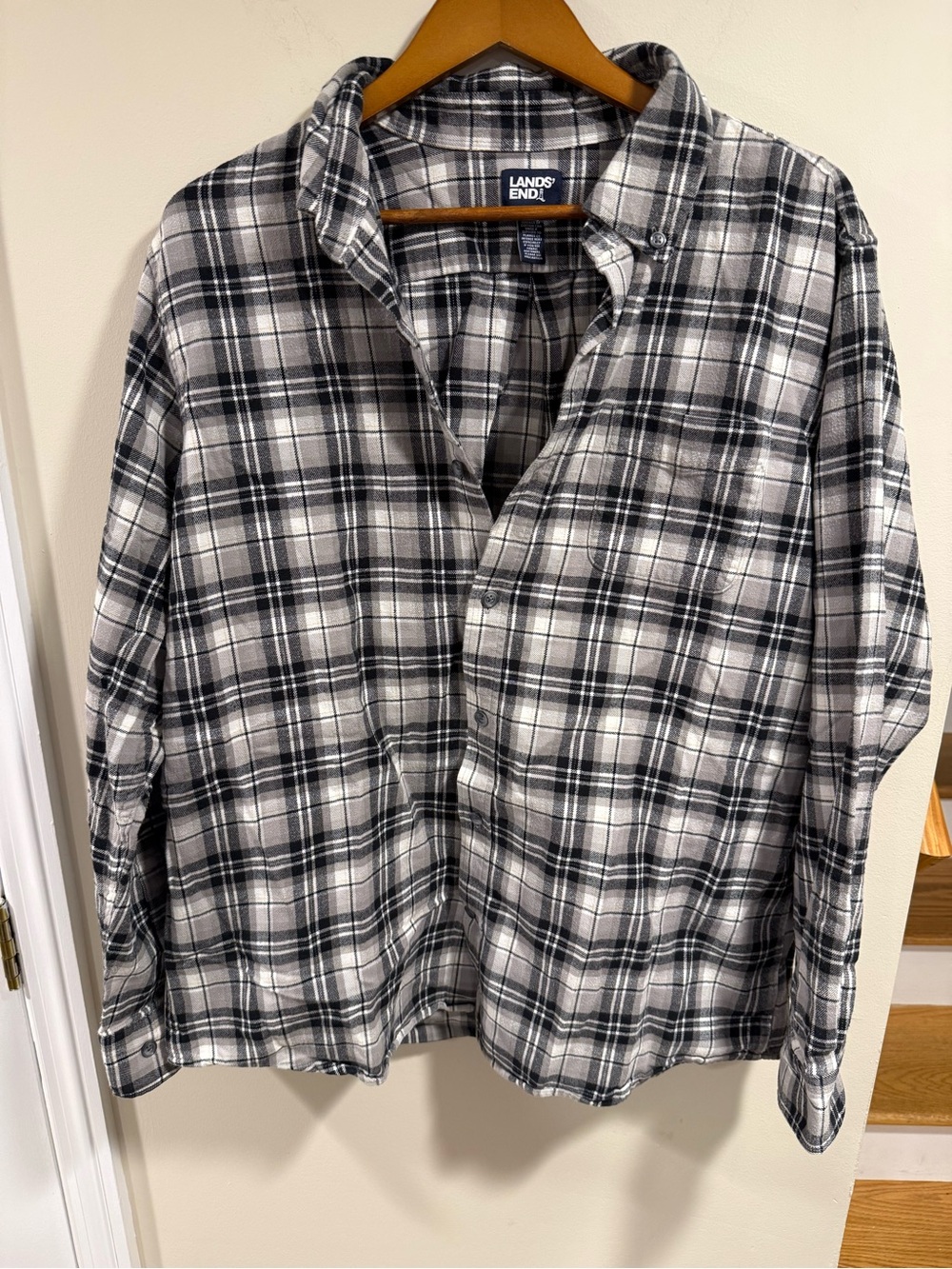 Lands' End Plaid Flannel Shirt Long Sleeve Black and Grey SZ XL
